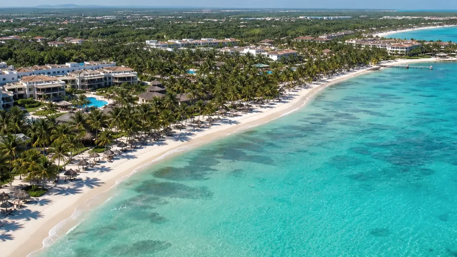 Vista fotográfica de praia e zona de resorts para contextualizar Arena Gorda.