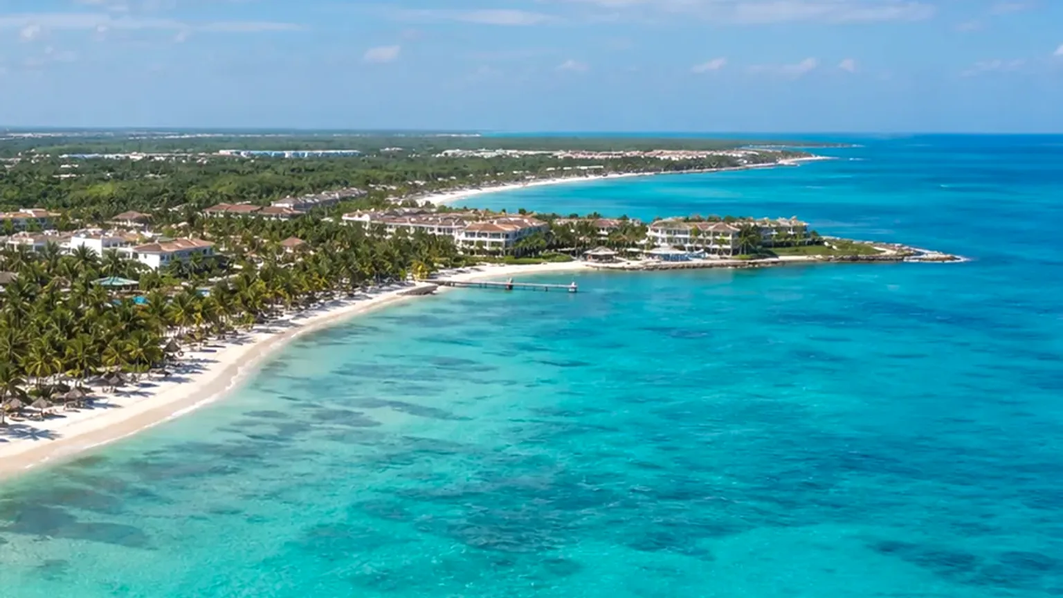 Vista fotográfica de praia e mar em Punta Cana para contextualizar sargaço e estado da praia.