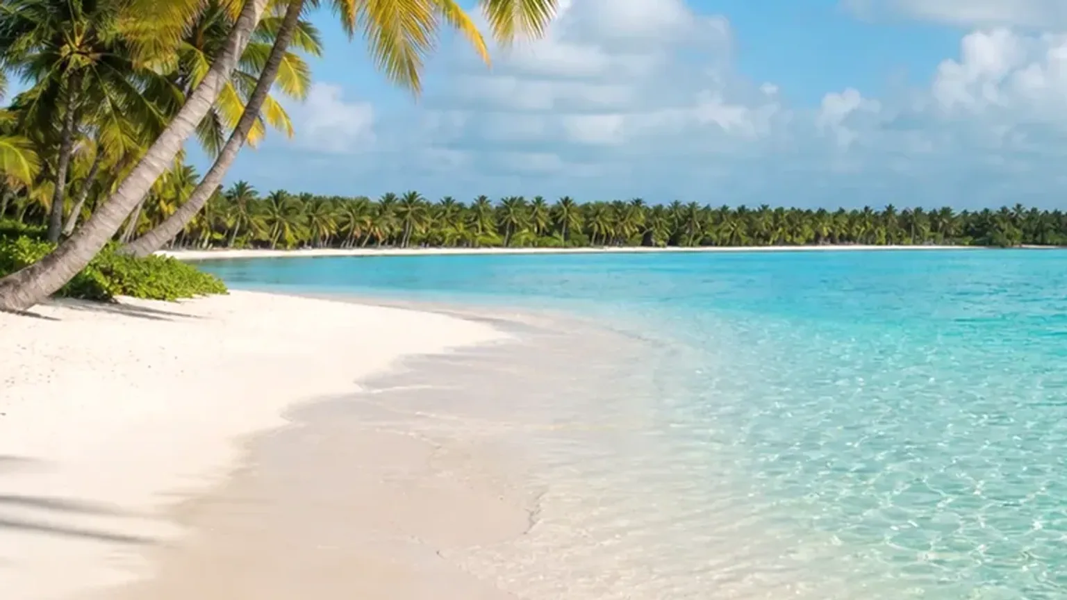 Cena fotográfica de praia tropical para contextualizar roteiro em família em Punta Cana.