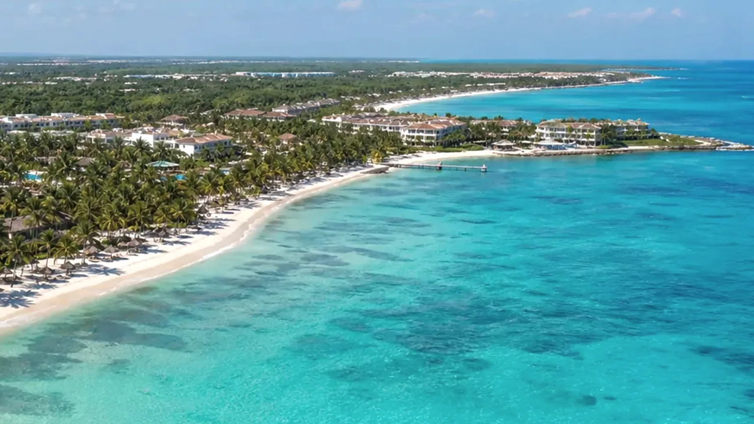 Vista fotográfica de resort e costa de Punta Cana para contextualizar roteiro de luxo.